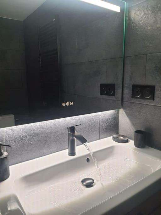 Superbe Appartement Avec Jacuzzi Et Exterieur แปร์ปินญอง ภายนอก รูปภาพ